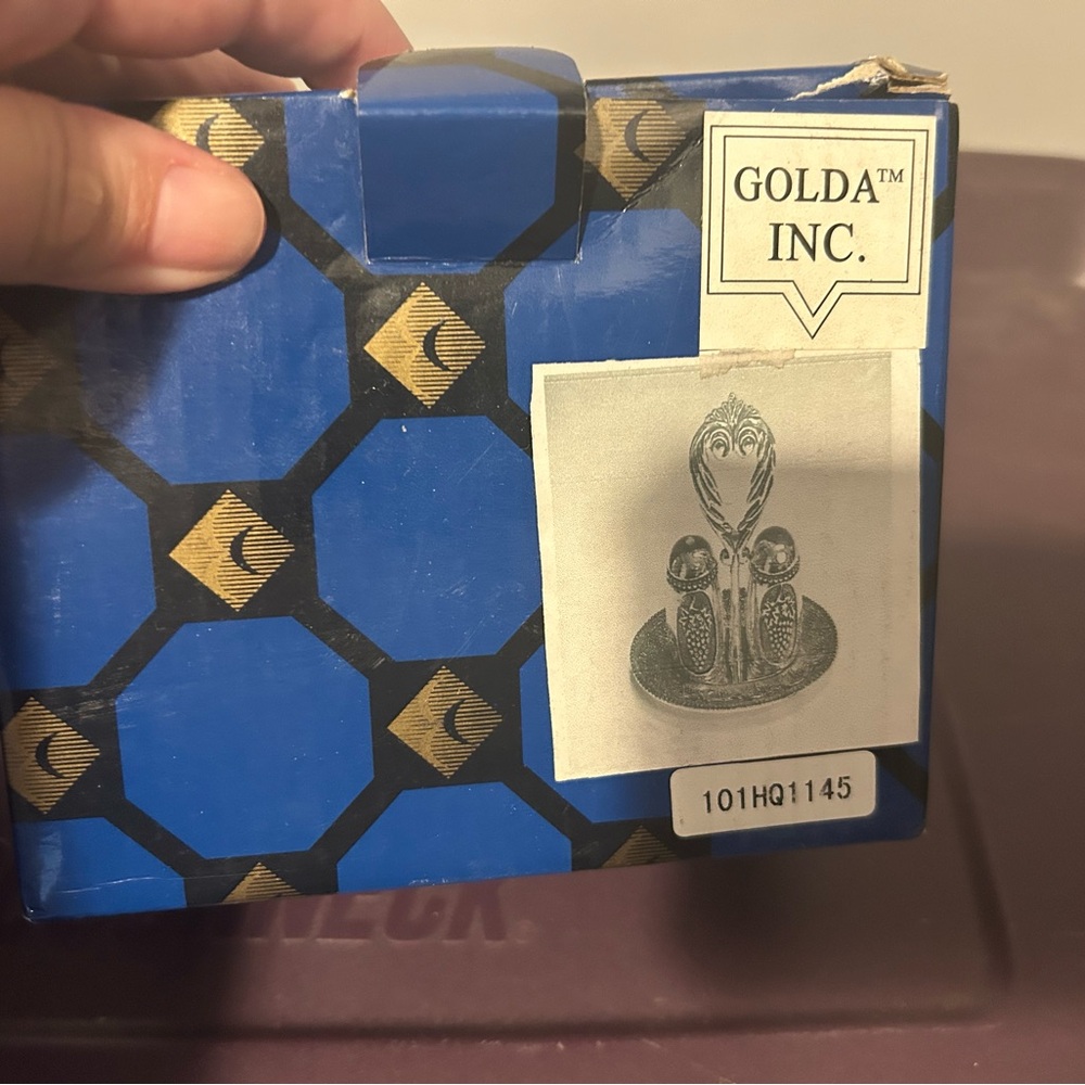 Golda Salt & Pepper Shaker Set Tarnish Free Silver –New in Box Elegant Tableware